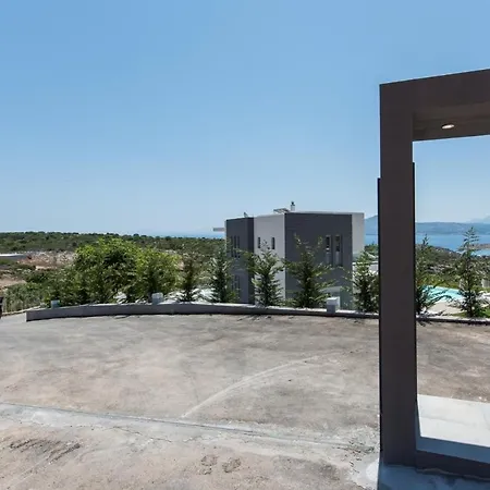 Lux Villa-stunning Views-ps4-family